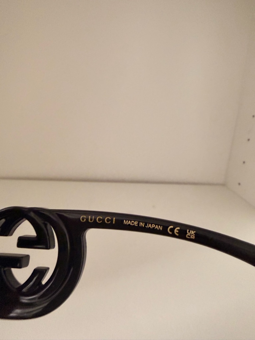 Gucci Black GG Round-Logo Sunglasses - Picture 4 of 4